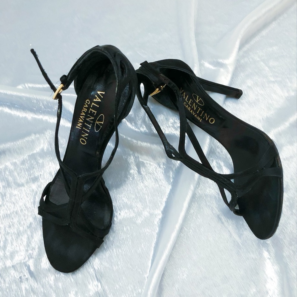 ❌SOLD❌Vintage Valentino t strap black heels 36.5